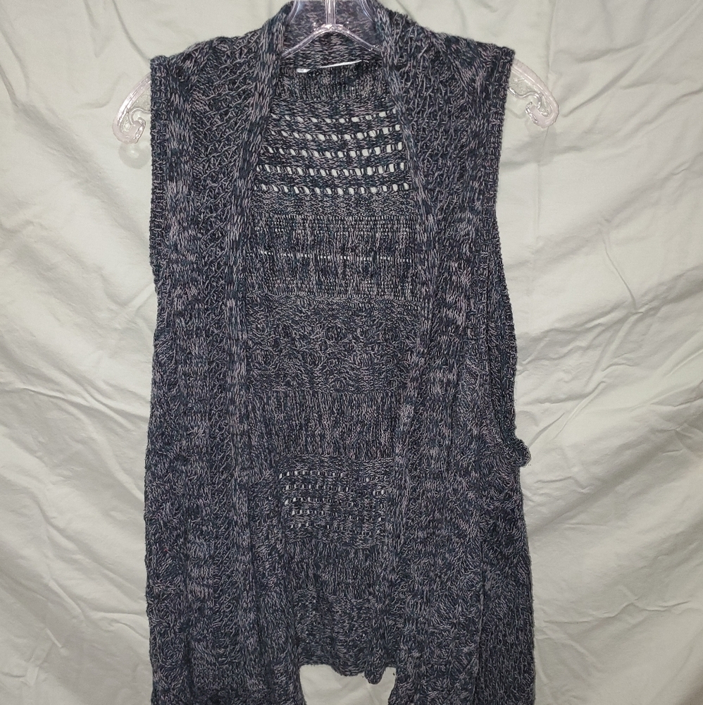 Sleeveless grey cardigan